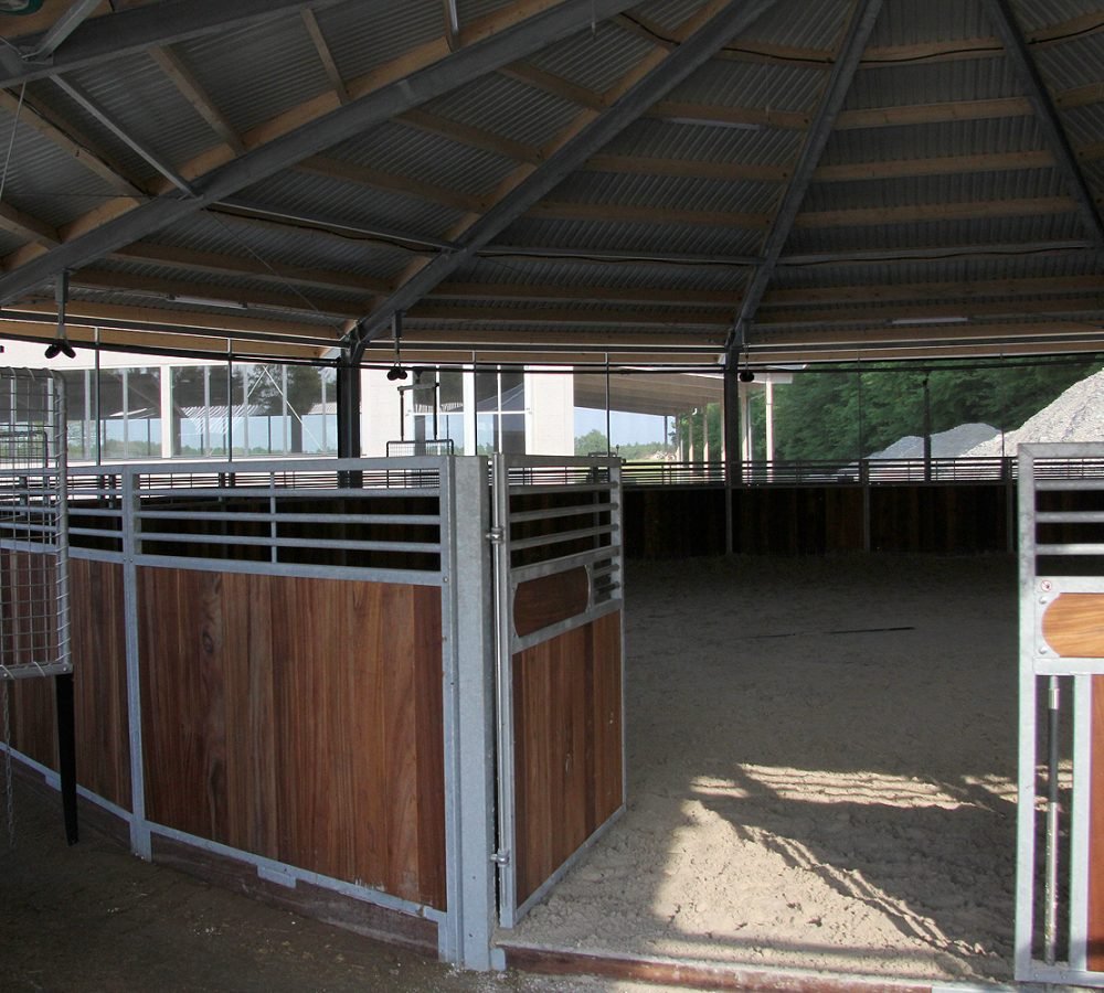 Longierzirkel der Reitanlage Wolfesing
